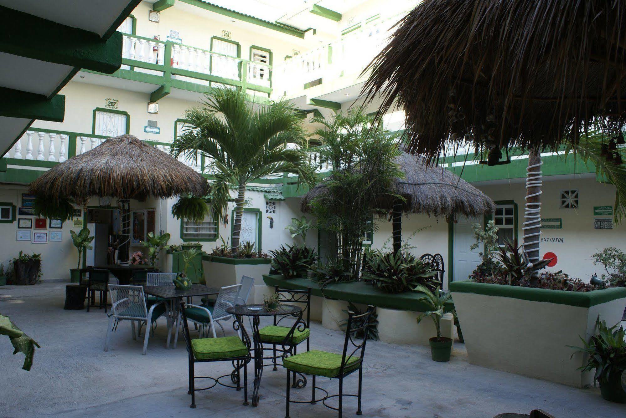 Oyo Hotel Addy Tulum Exterior photo